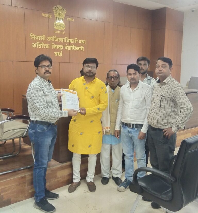 रेत घाटों पर अवैध रेत खनन रोका जाये और रेत डिपो से रेत उपलब्ध कराया जाये- वरुण पांडे