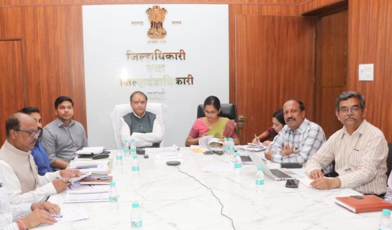 पालक मंत्री ने की सेवाग्राम विकास योजना की समीक्षा, कार्यों में तेजी लाने के दिए निर्देश