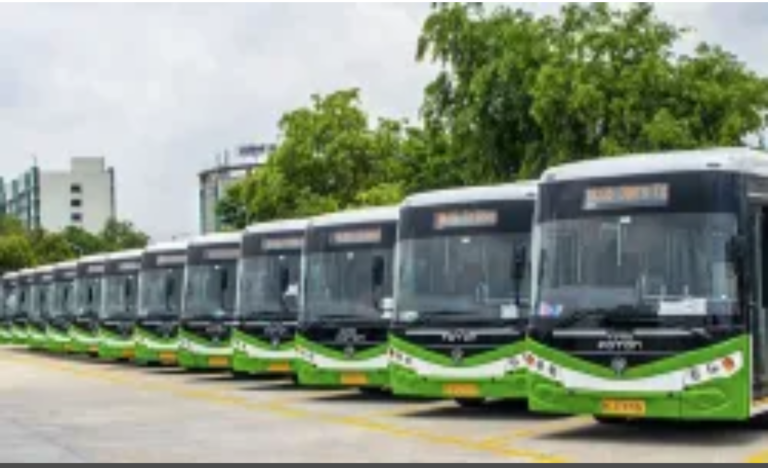 अगले डेढ़ साल में दिल्ली को मिलेगी 11000 इलेक्ट्रिक बसे